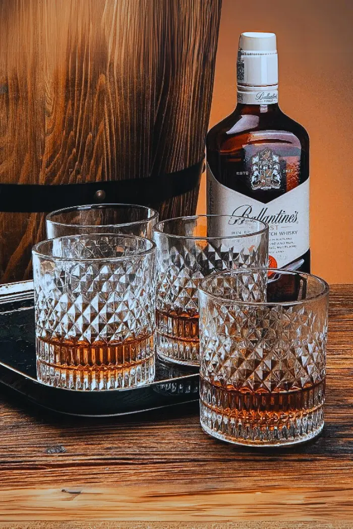 coffret de quatre verres à whisky cristal tumbler sur plateau