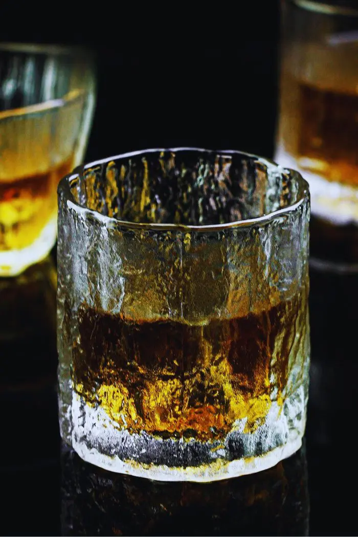 Verres à whisky japonais en cristal - Duo raffiné avec texture traditionnelle
