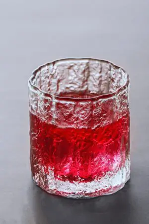 Verres à whisky japonais - Motif en relief sur table d’inspiration zen