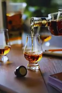 Set de 6 verres Glencairn et bouteille de whisky – Un indispensable pour tout amateur de spiritueux