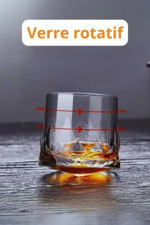Verre à whisky rotatif en cristal – Design unique avec base inclinée.