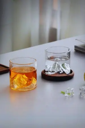 Verre à whisky sculpté en montagne - Une touche artistique pour vos spiritueux