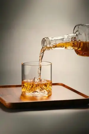 Verre à whisky japonais 300ml - Un relief montagneux inspiré du Mont Fuji