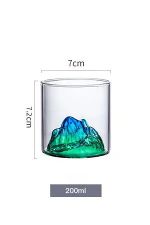 Verre à whisky japonais vert montrant ses dimensions précises et sa capacité maximum de 200 ml