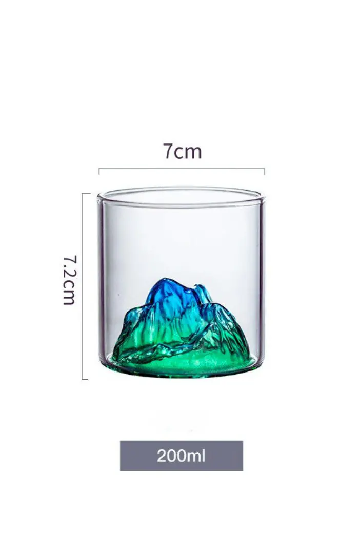 Verre à whisky japonais vert montrant ses dimensions précises et sa capacité maximum de 200 ml