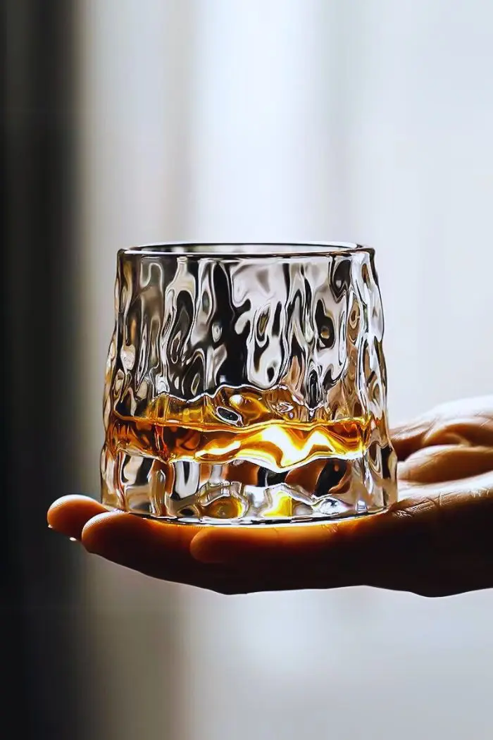 Verre à whisky design rotatif en cristal épais - Élégance nordique et raffinement