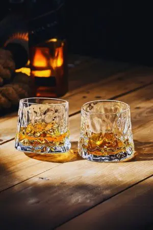 Verre à whisky rotatif en cristal épais - Un design luxueux pour une dégustation raffinée