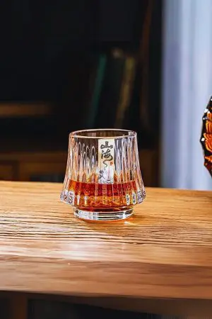Verre à whisky japonais design colline