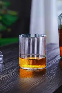 Verre à whisky vintage japonais - Élégance et tradition en cristal sculpté