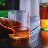 Verre à whisky japonais sculpté - Une prise en main agréable et stable