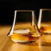 Verre tulipe en cristal 300ml rempli de whisky – Élégance et finesse pour cocktails et spiritueux
