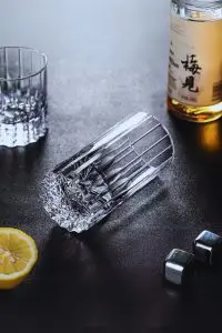 Verre à whisky long en cristal taillé 300ml – Élégance japonaise et détails sculptés pour une dégustation raffinée.