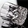 Verre à whisky en cristal sculpté incliné – Stabilité et design audacieux.
