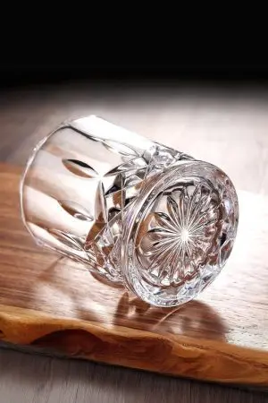 Verre à whisky en cristal taillé - Design raffiné et brillance exceptionnelle.