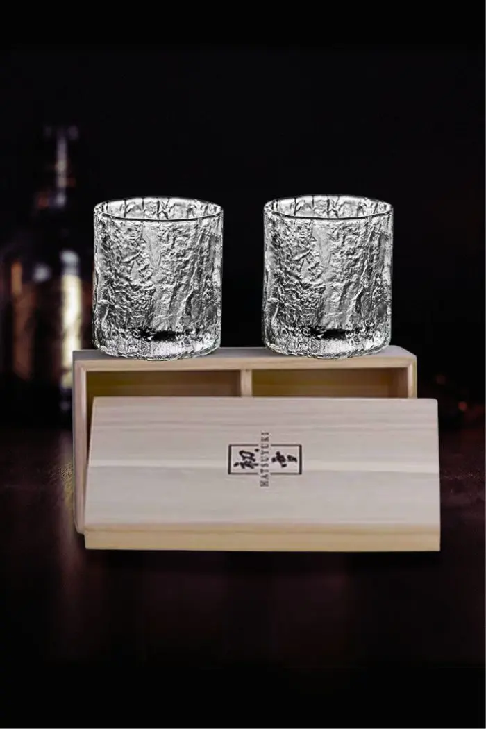 Verres à whisky japonais premium avec double coffret en bois - Vue d'ensemble élégante