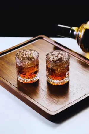 Double coffret bois pour verres à whisky japonais - Vue de côté raffinée