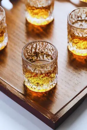 Double coffret en bois japonais fermé - Cadeau whisky élégant et soigné