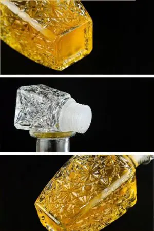 détails du bouchon et du col de la carafe à whisky Classic Star 500 ml en verre gravé, motifs étoilés, vue rapprochée sur la finition et le pas de vis