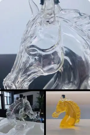 arafe à whisky tête de cheval en verre — gros plan et vues multiples vide et remplie