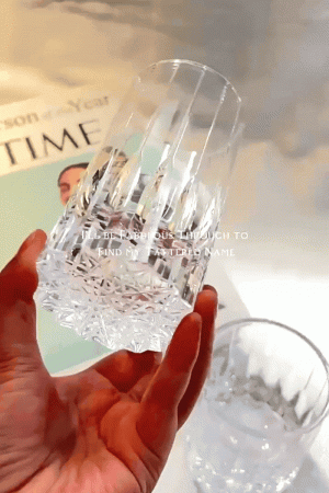 Animation verre whisky long en cristal taillé – Reflets captivants et finition haut de gamme.